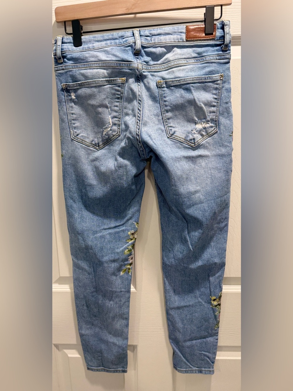 Zara Basic Floral Print Distressed Skinny Jeans Size 4 EU 36 Light Wash Denim - Picture 7 of 11